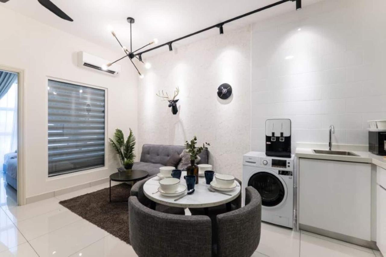 쿠알라룸푸르 Arte Mont Kiara 3Pax Jacuzzi Pool Gym Near Mitec Matrade 아파트 외부 사진