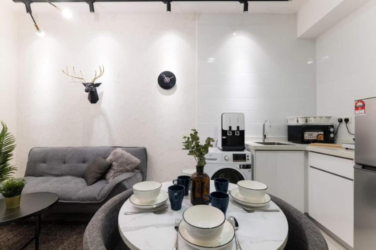 쿠알라룸푸르 Arte Mont Kiara 3Pax Jacuzzi Pool Gym Near Mitec Matrade 아파트 외부 사진