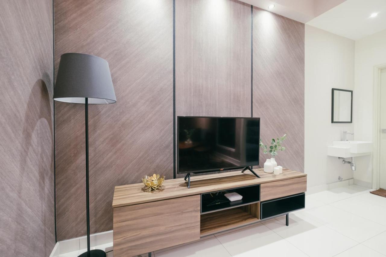 쿠알라룸푸르 Arte Mont Kiara 3Pax Jacuzzi Pool Gym Near Mitec Matrade 아파트 외부 사진
